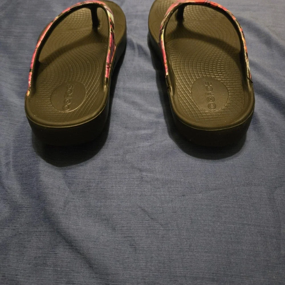 OOFOS Sandals Womens Size 7/38 Multicolor Tie Dye Flip Flop foam Comfort Summer - Picture 3 of 9